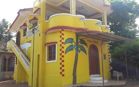 Yellow House Калангут